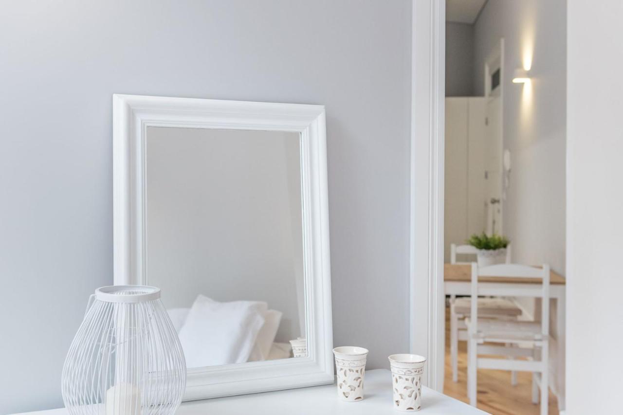 Lovelystay - Porto Windows With Ac By Central Station Eksteriør billede